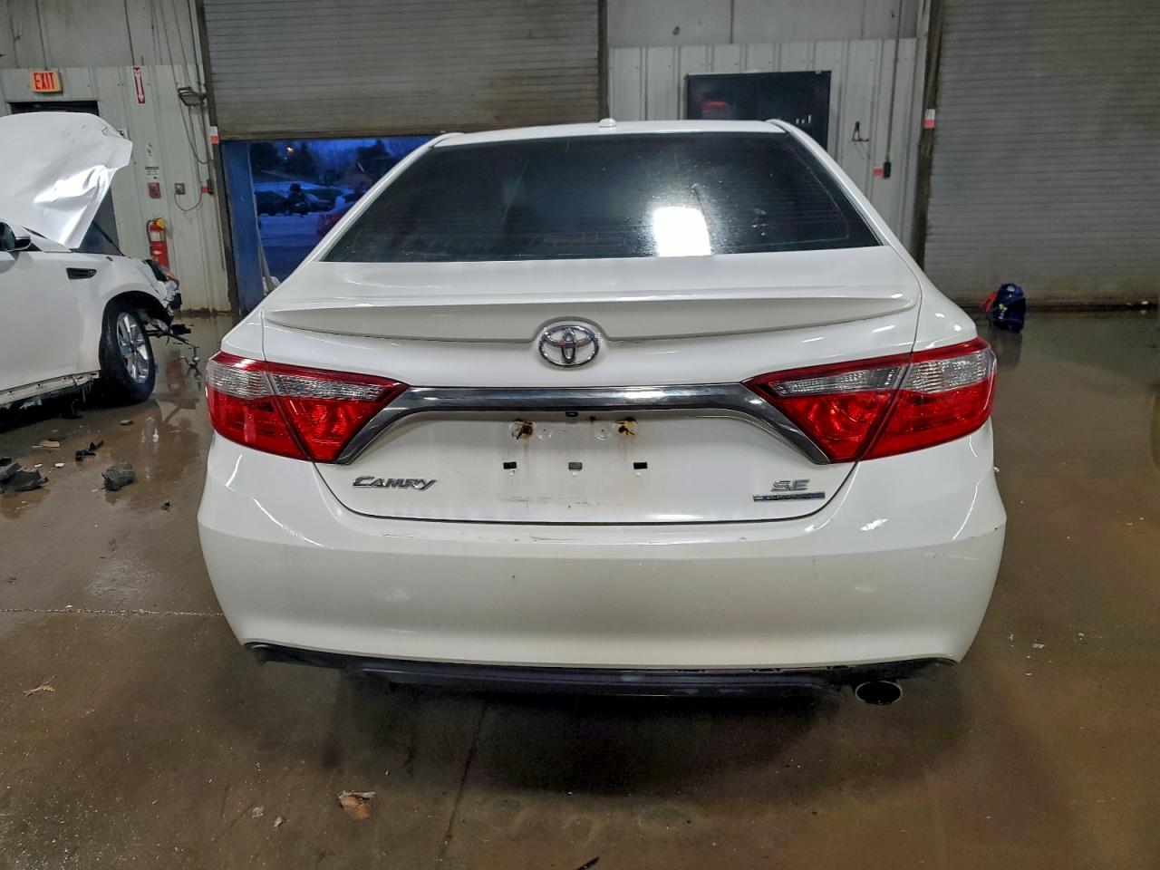 2016 TOYOTA CAMRY LE photo 6