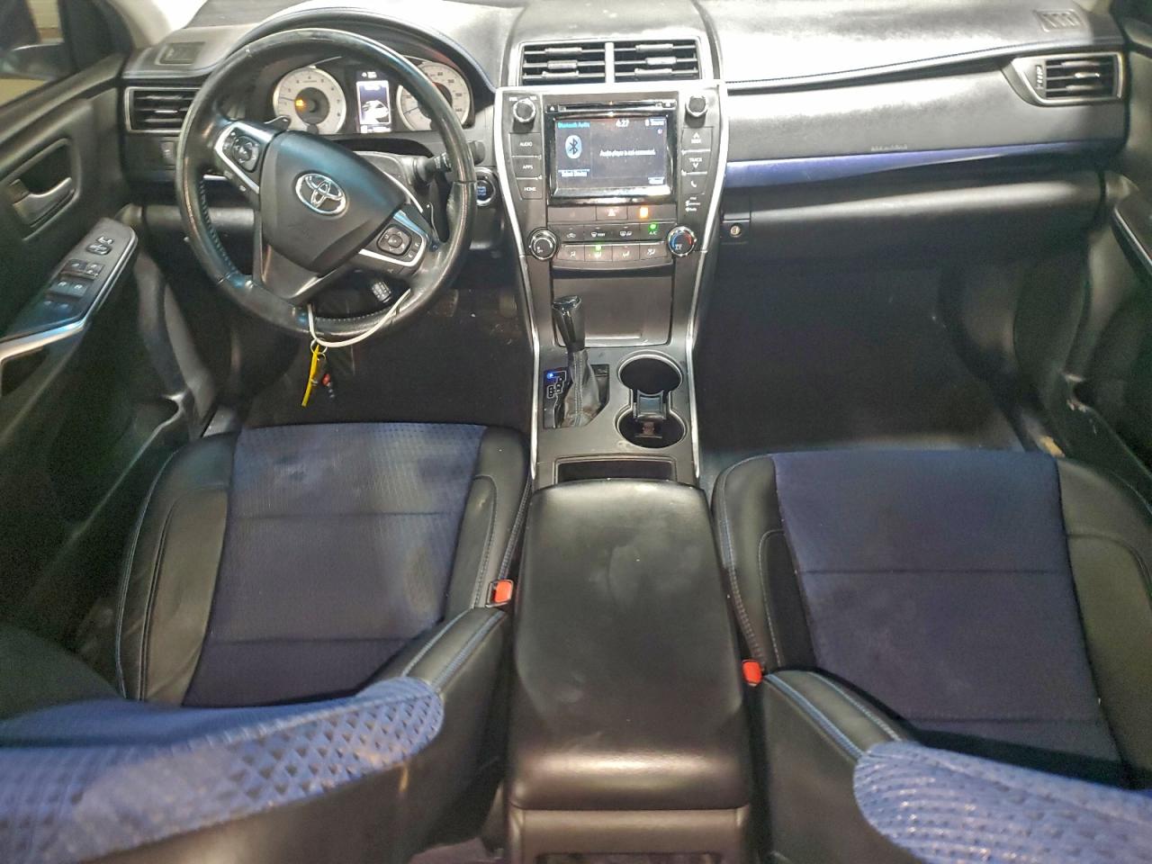 2016 TOYOTA CAMRY LE photo 8