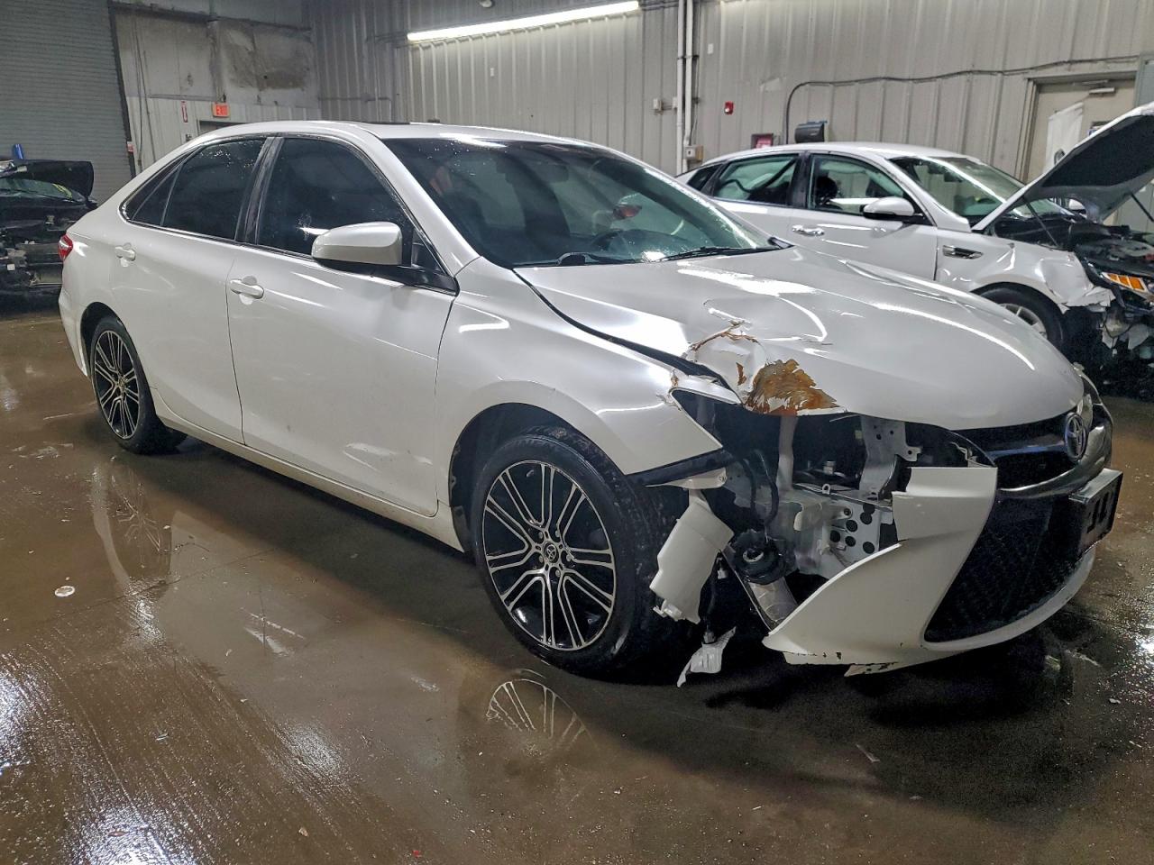 2016 TOYOTA CAMRY LE photo 4