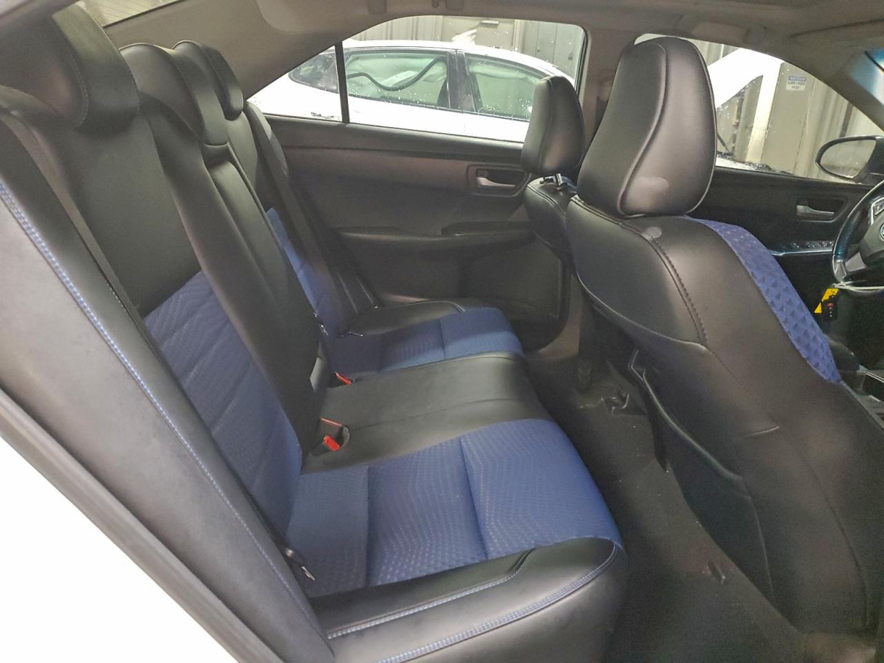 2016 TOYOTA CAMRY LE photo 10
