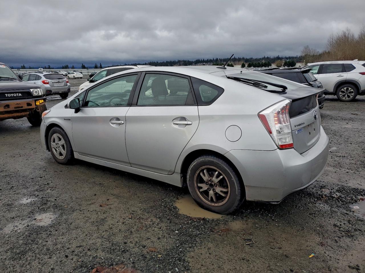 2011 TOYOTA PRIUS photo 2