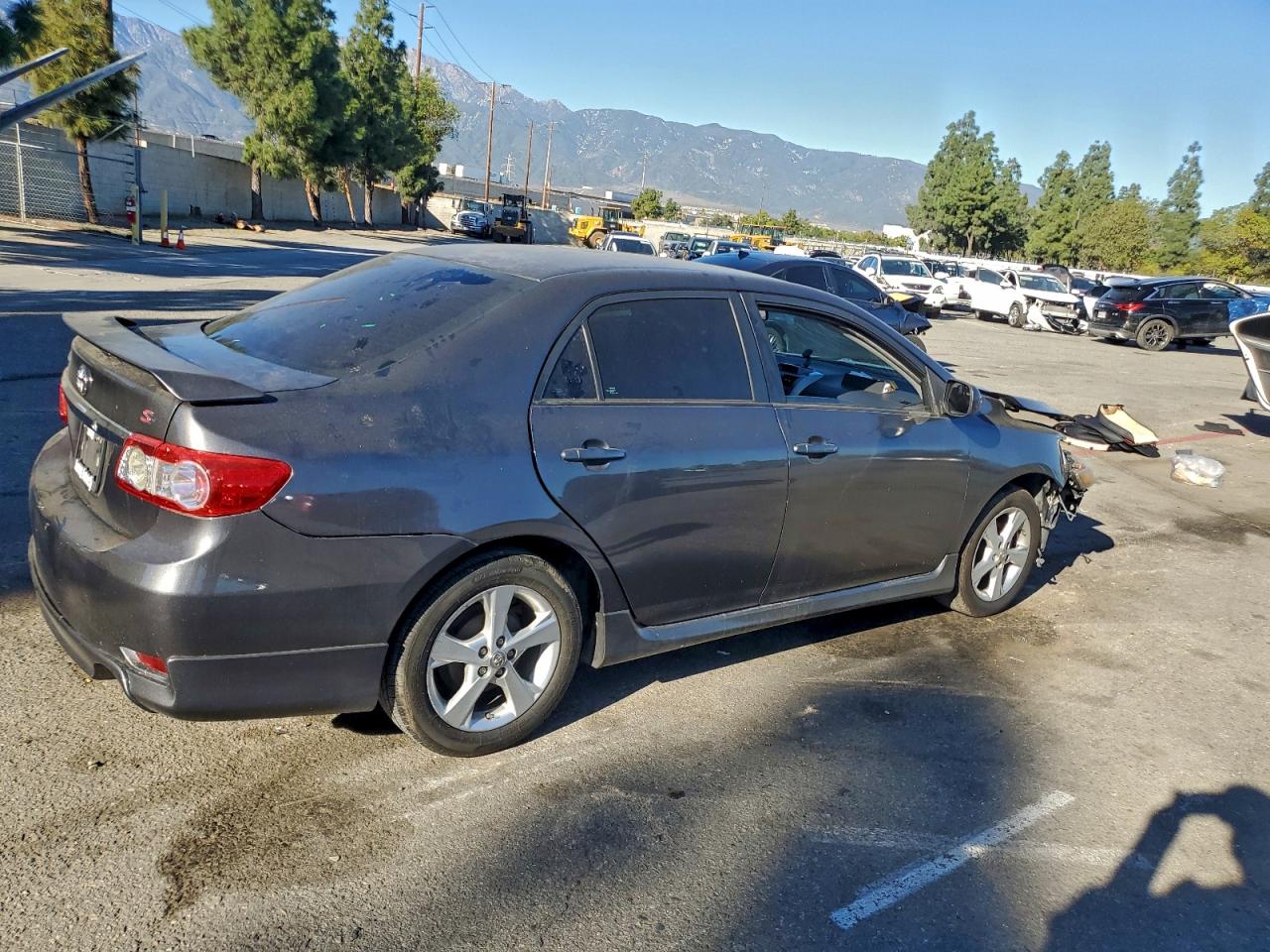 2013 TOYOTA COROLLA BASE photo 3