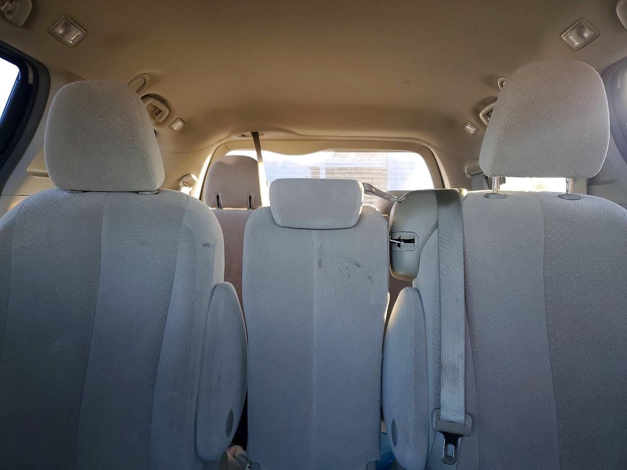 2014 TOYOTA SIENNA LE photo 10