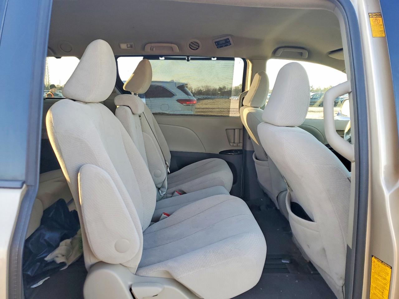 2014 TOYOTA SIENNA LE photo 11