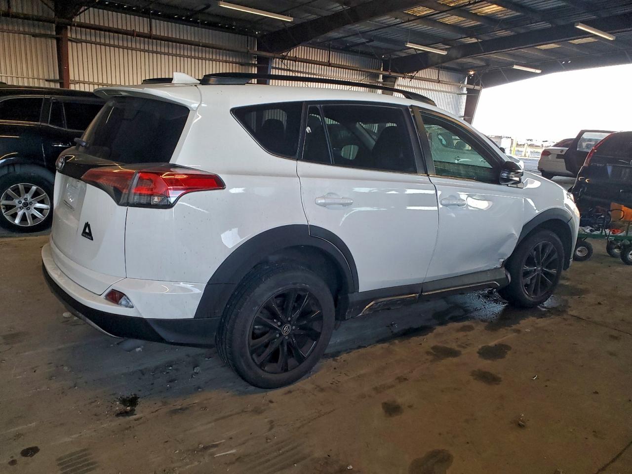 2018 TOYOTA RAV4 ADVENTURE photo 3