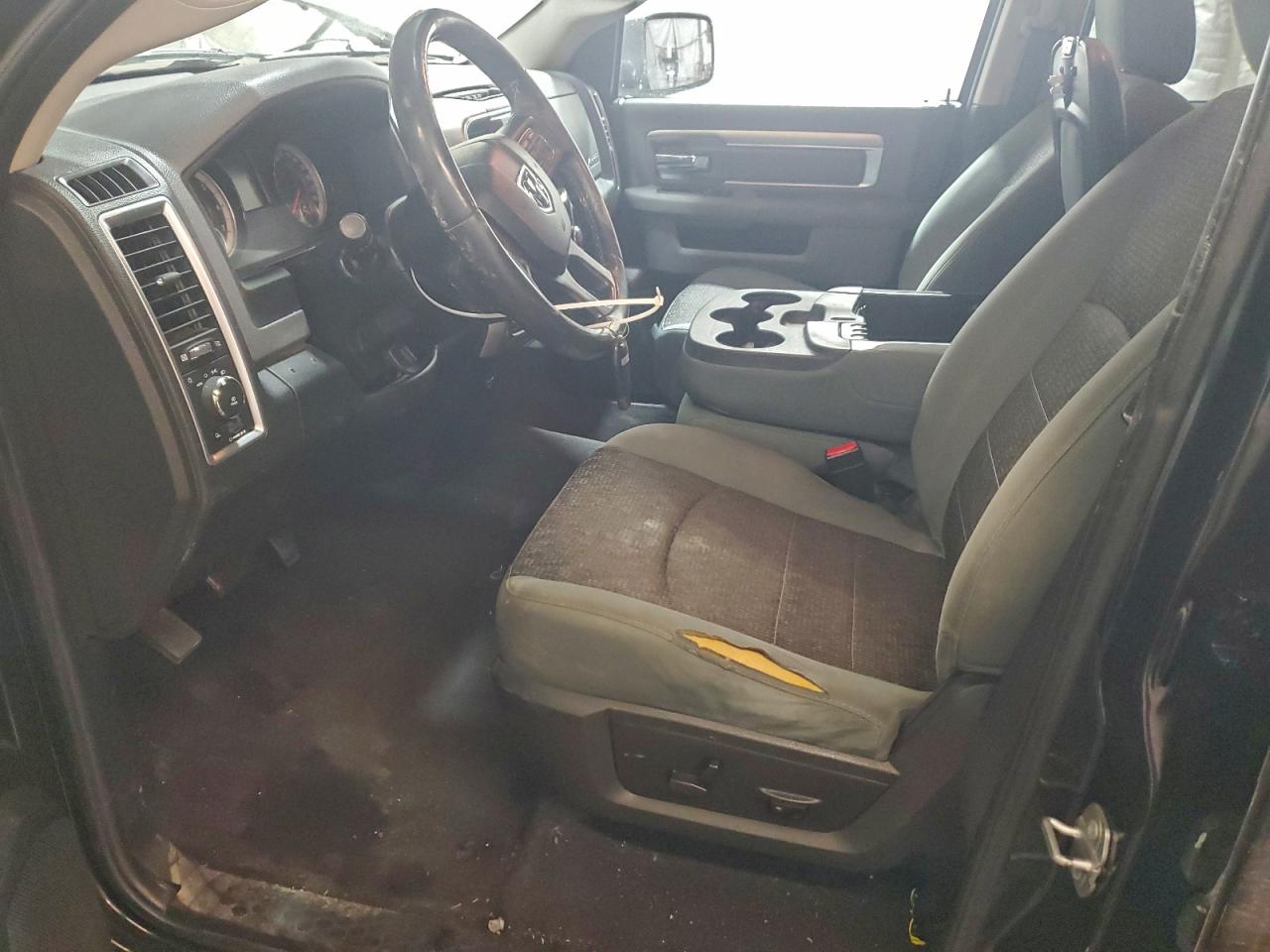 2016 RAM 1500 SLT photo 7