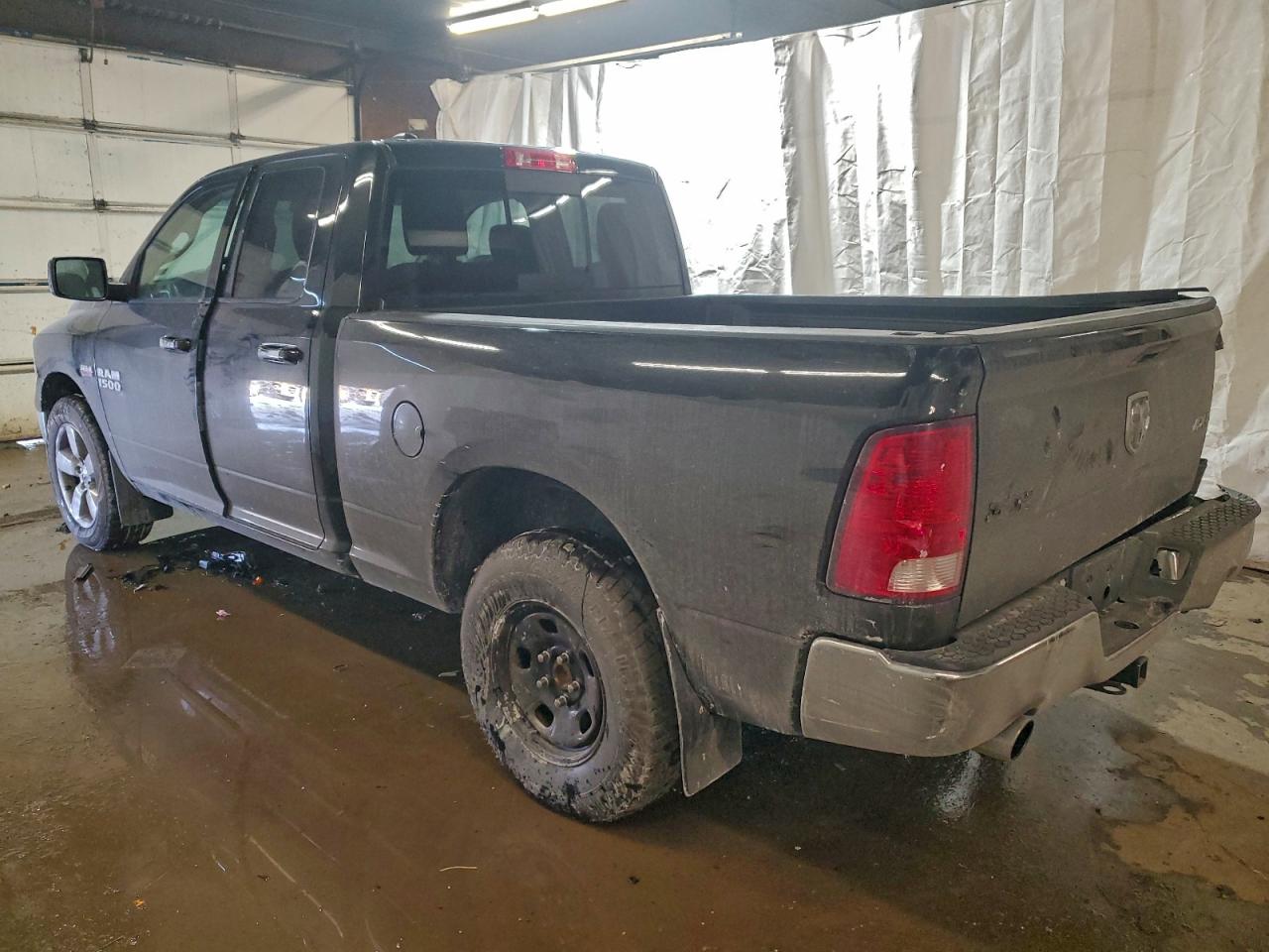 2016 RAM 1500 SLT photo 2
