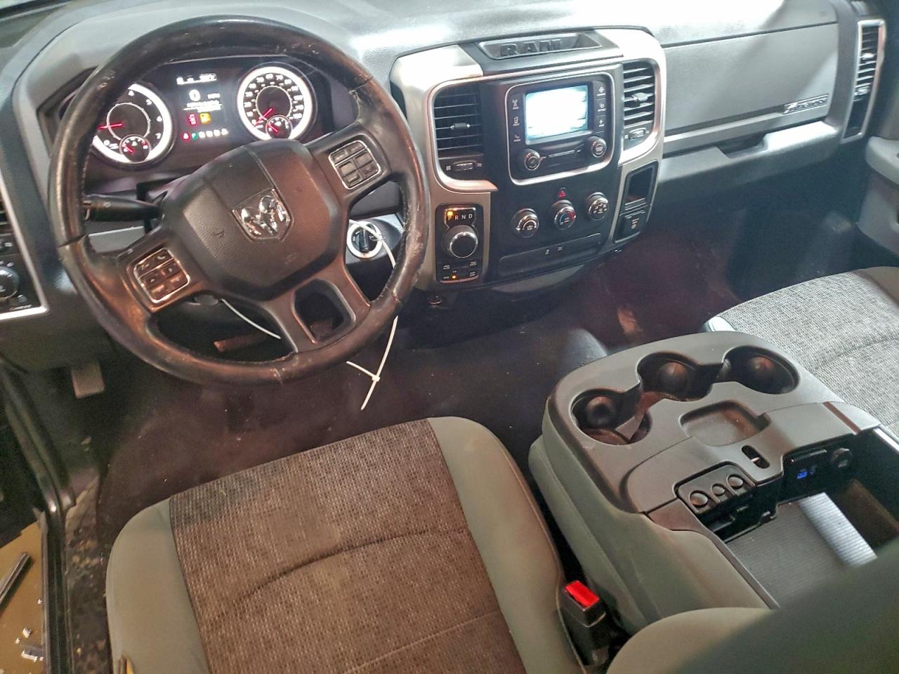 2016 RAM 1500 SLT photo 8
