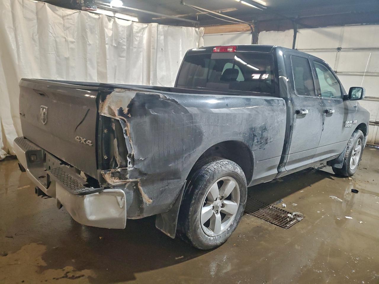 2016 RAM 1500 SLT photo 3