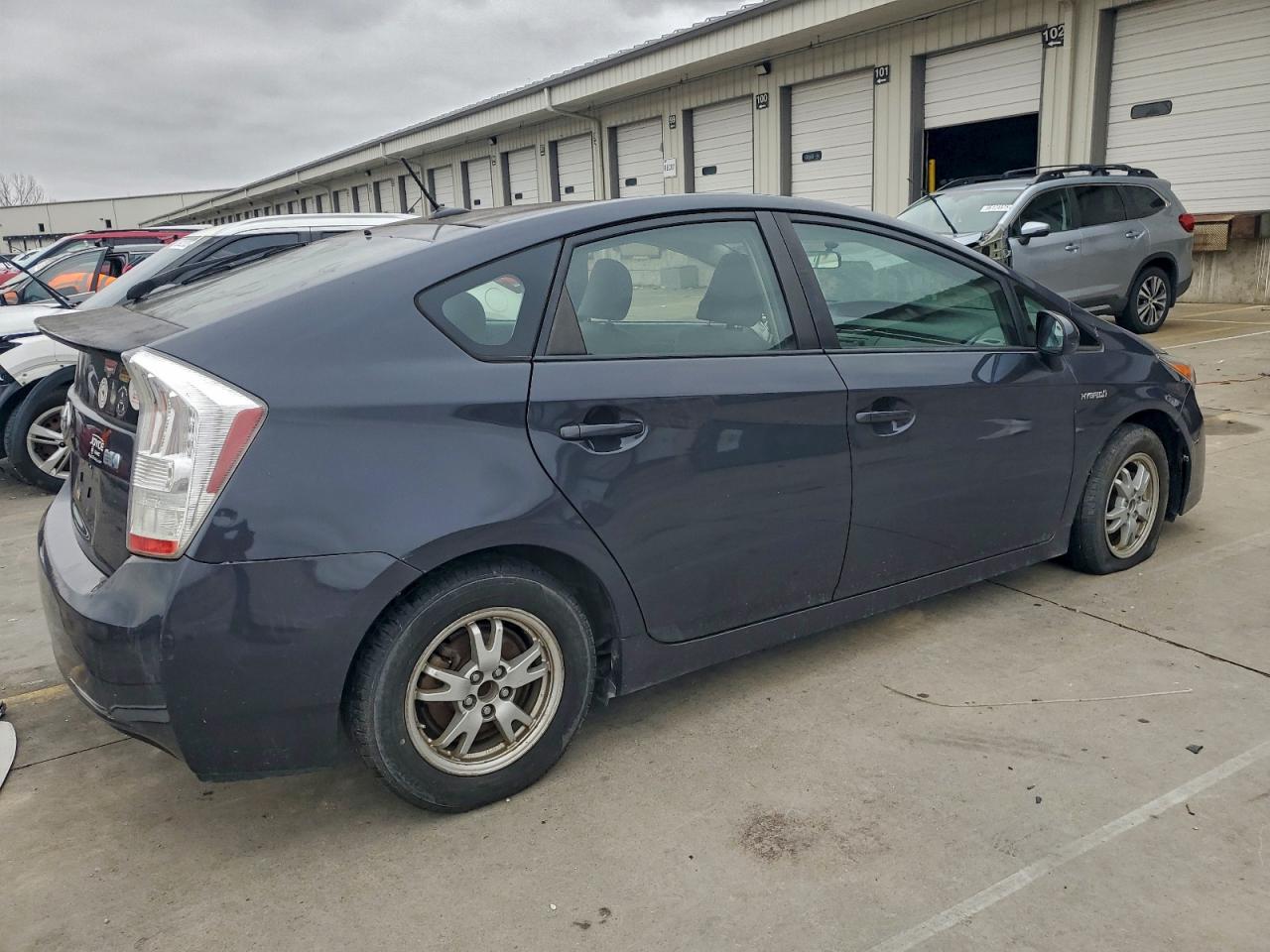 2010 TOYOTA PRIUS photo 3