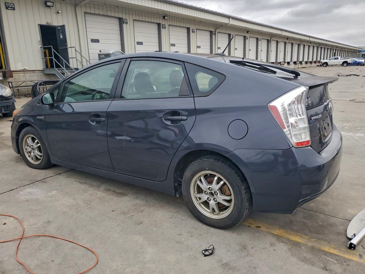 2010 TOYOTA PRIUS photo 2