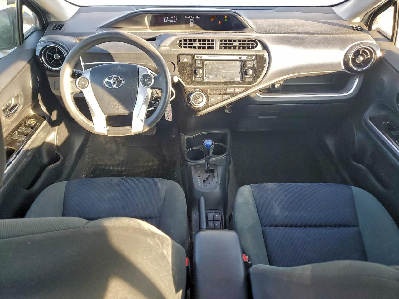 2015 TOYOTA PRIUS C photo 8