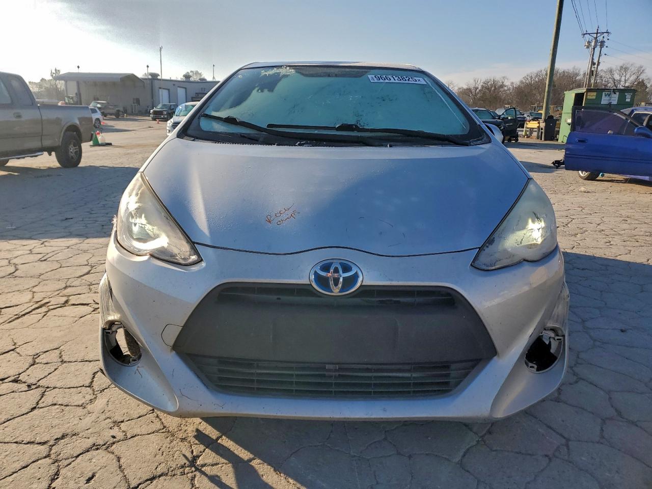2015 TOYOTA PRIUS C photo 5