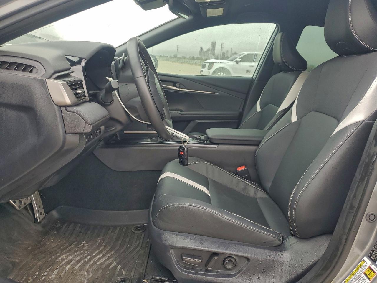 2025 TOYOTA CAMRY XSE photo 7