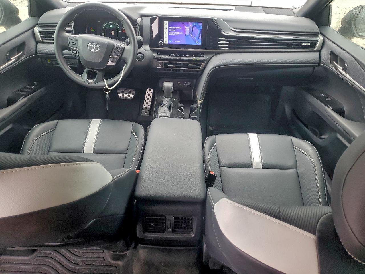 2025 TOYOTA CAMRY XSE photo 8