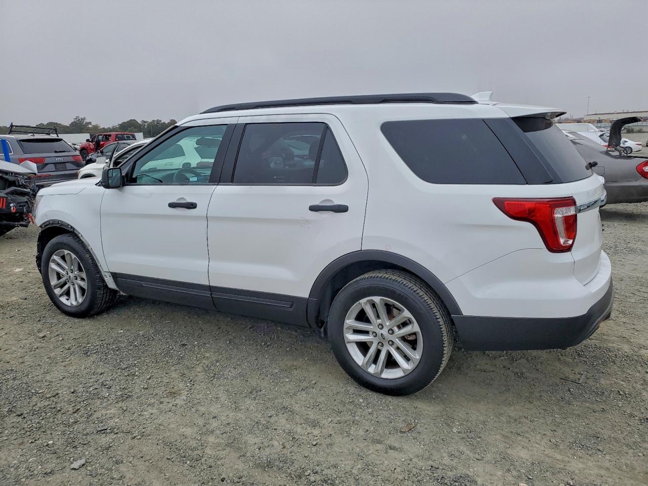 2017 FORD EXPLORER photo 2