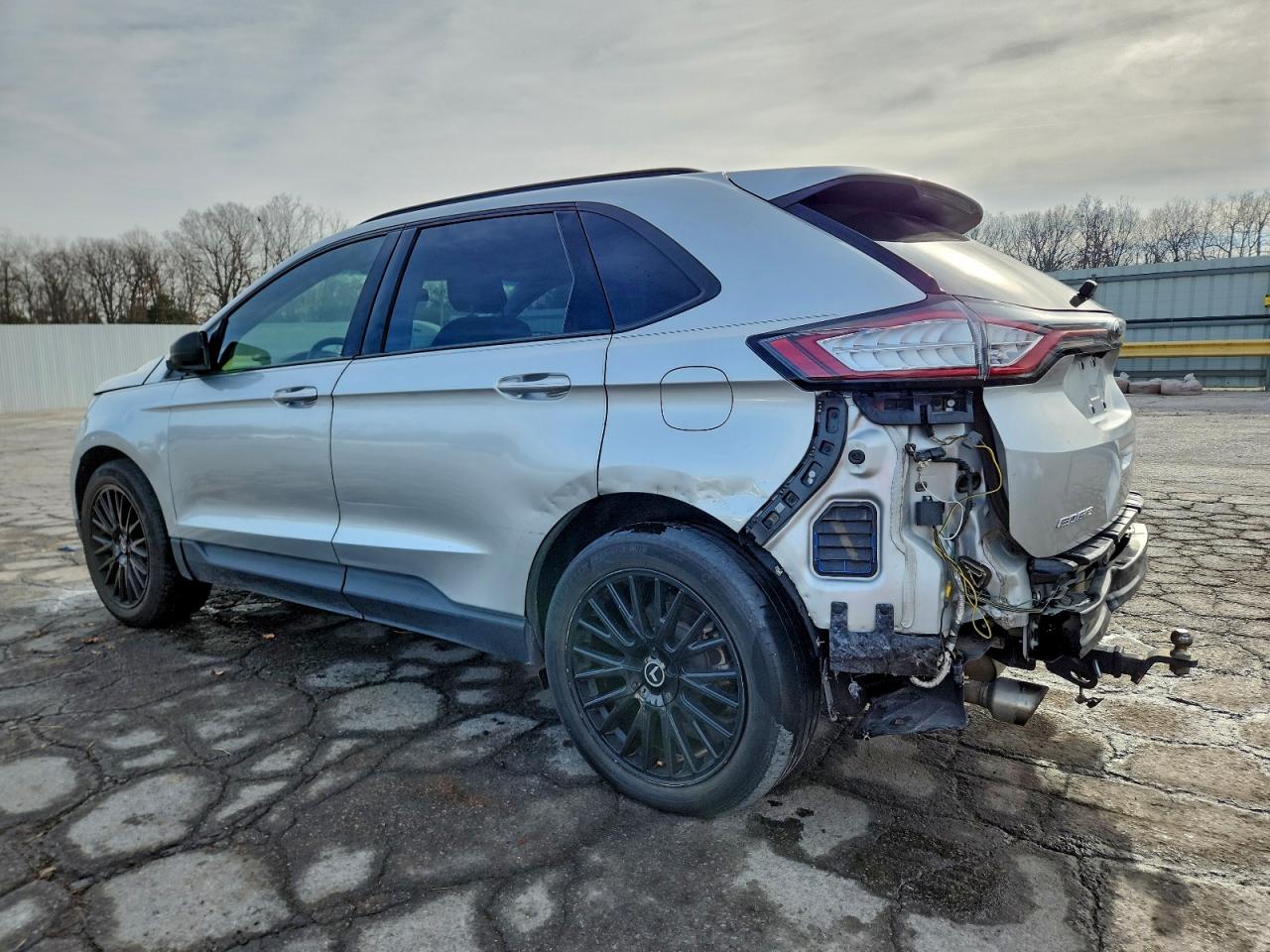 2017 FORD EDGE SE photo 2