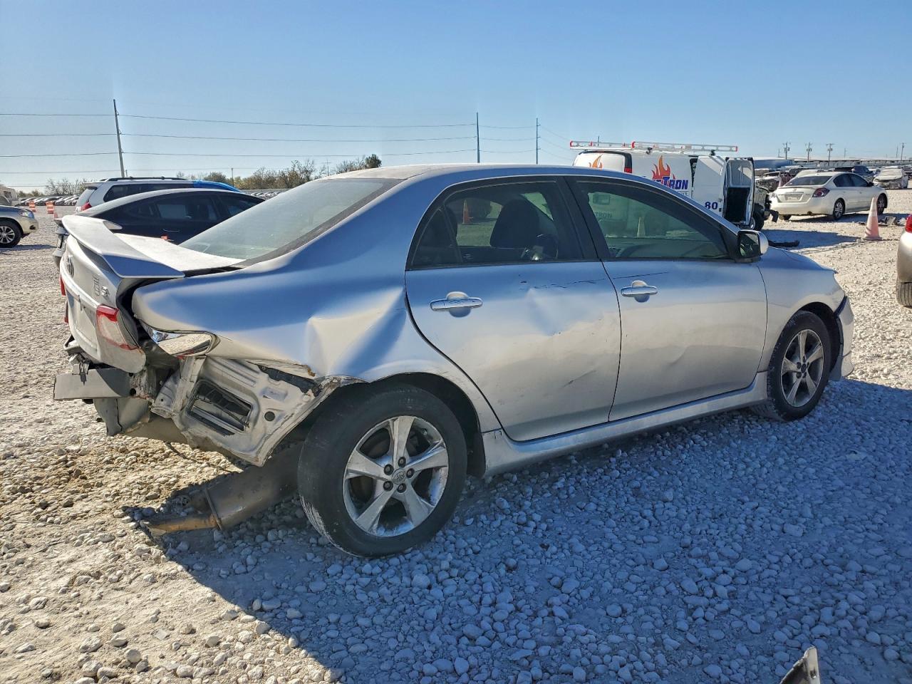 2011 TOYOTA COROLLA BASE photo 3