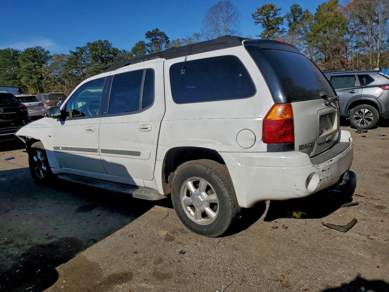 2003 GMC ENVOY XL photo 2