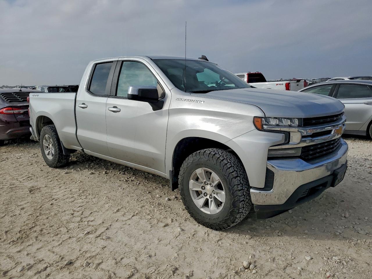 2020 CHEVROLET SILVERADO K1500 LT photo 4