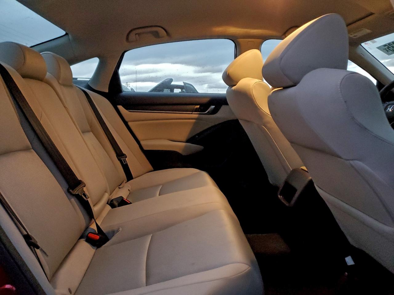 2018 HONDA ACCORD LX photo 10