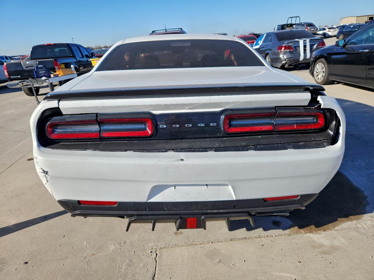 2016 DODGE CHALLENGER SXT photo 6