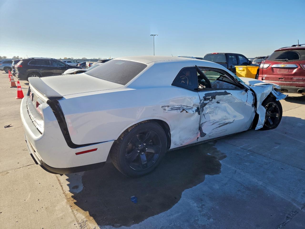2016 DODGE CHALLENGER SXT photo 3