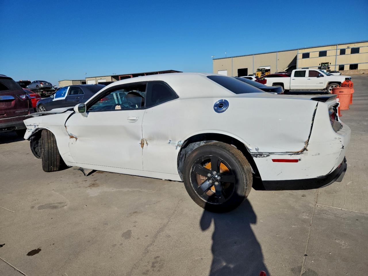 2016 DODGE CHALLENGER SXT photo 2