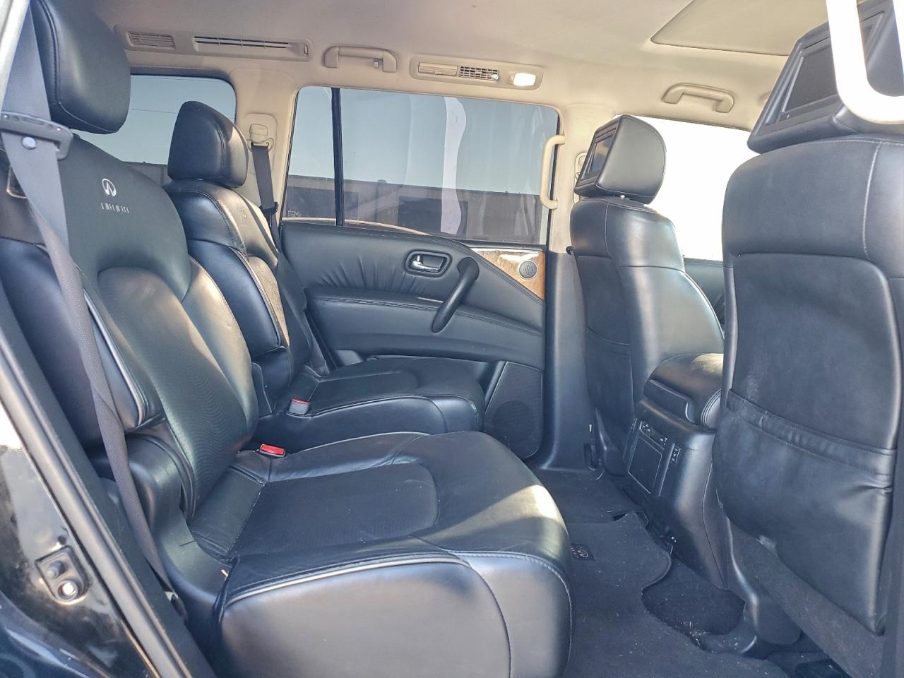 2012 INFINITI QX56 photo 11