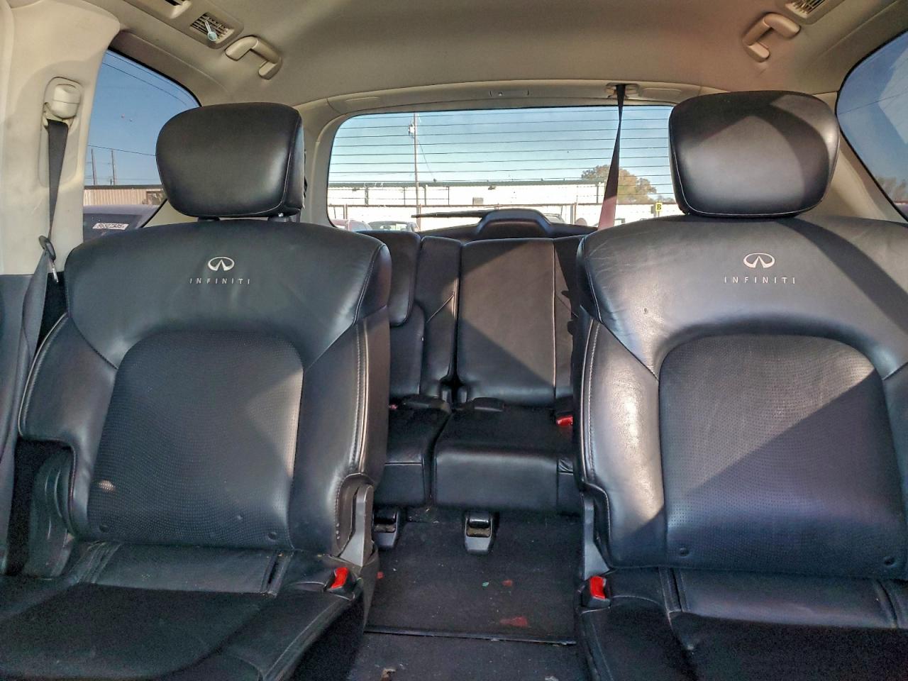 2012 INFINITI QX56 photo 10