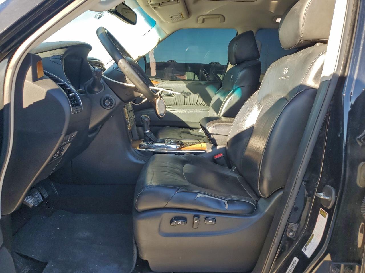2012 INFINITI QX56 photo 7