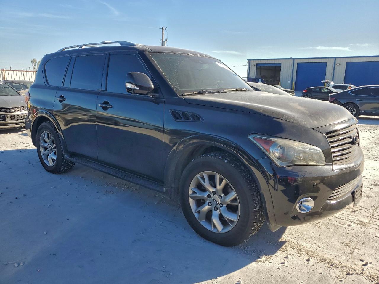2012 INFINITI QX56 photo 4