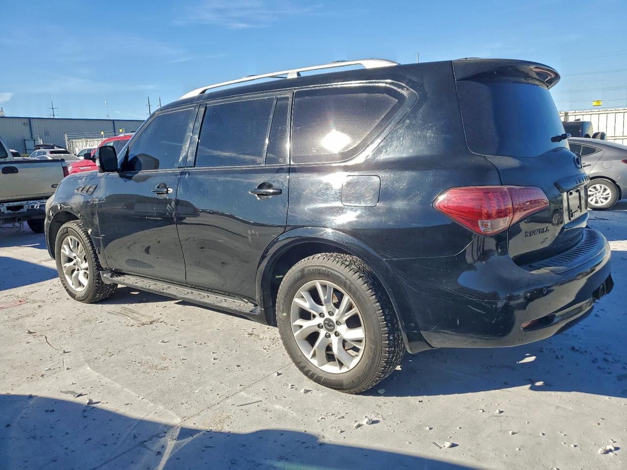 2012 INFINITI QX56 photo 2