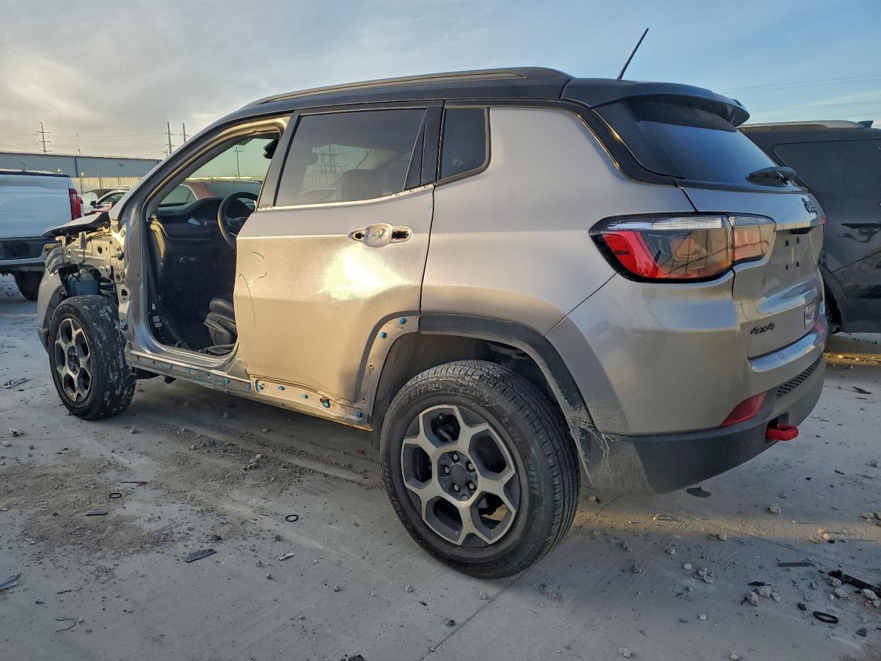 2022 JEEP COMPASS TRAILHAWK photo 2