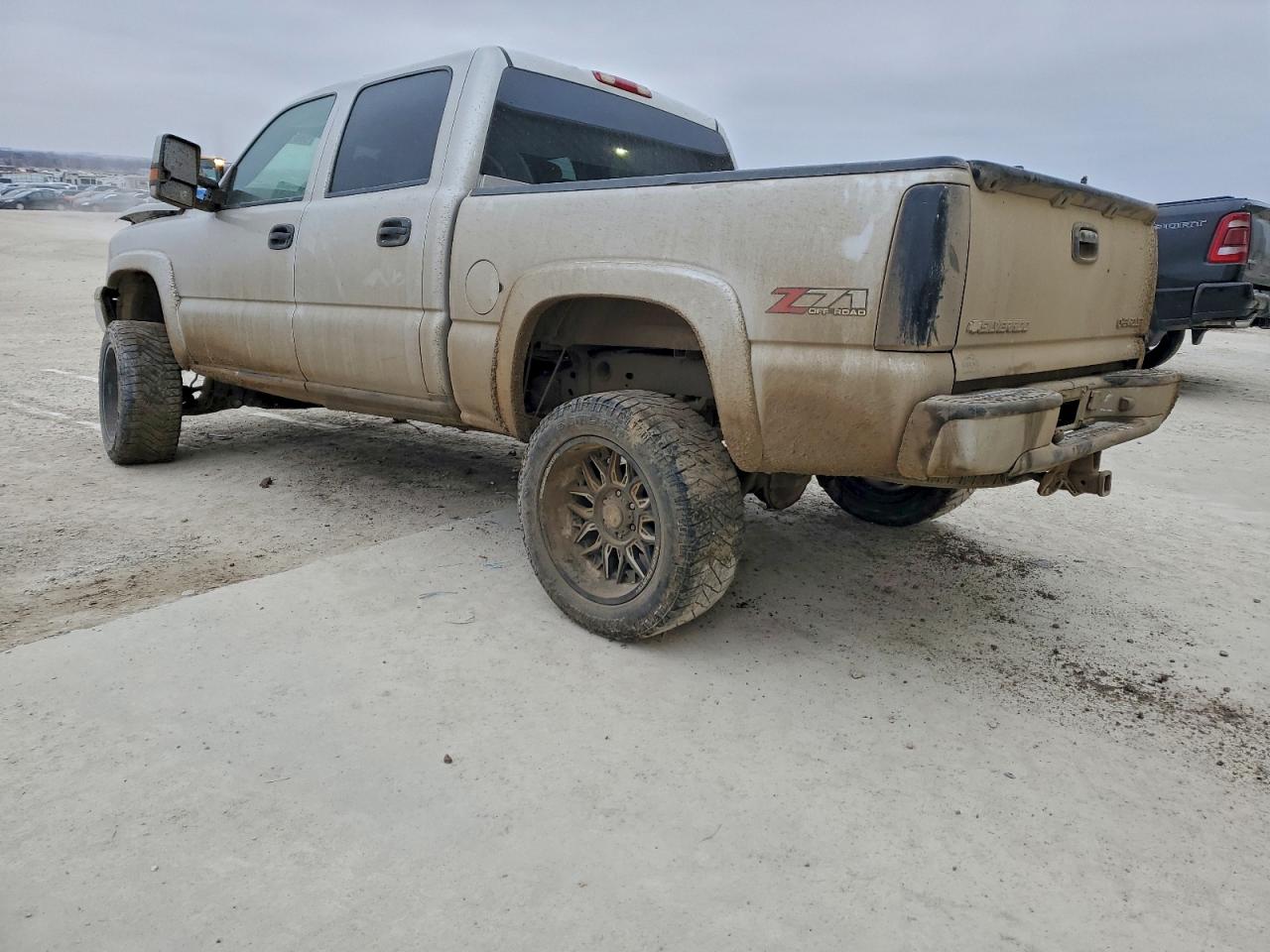 2004 CHEVROLET SILVERADO K1500 photo 2
