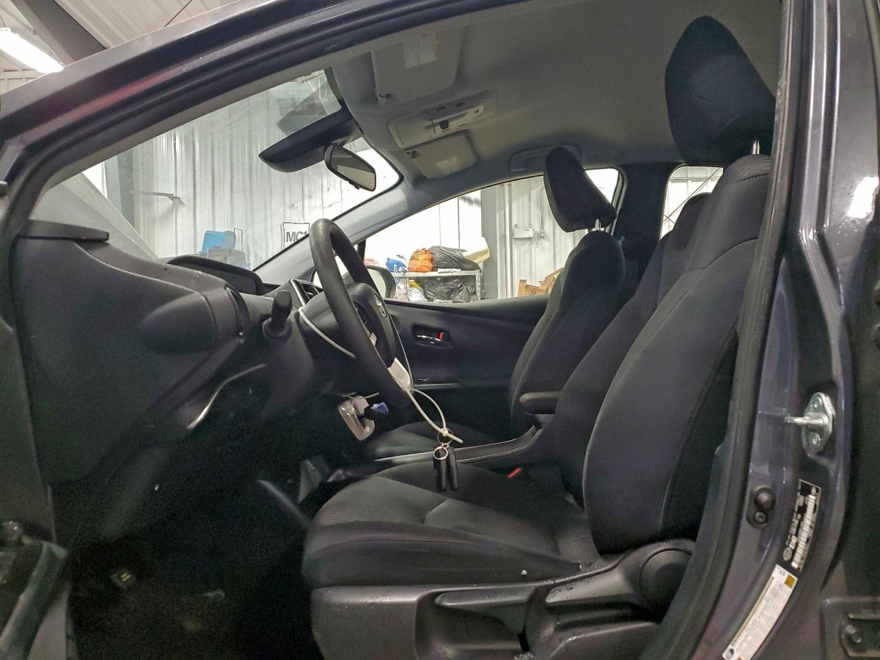 2018 TOYOTA PRIUS photo 7