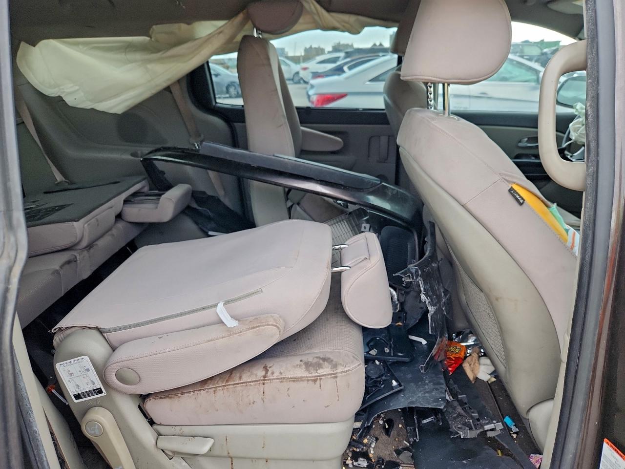 2016 KIA SEDONA LX photo 11