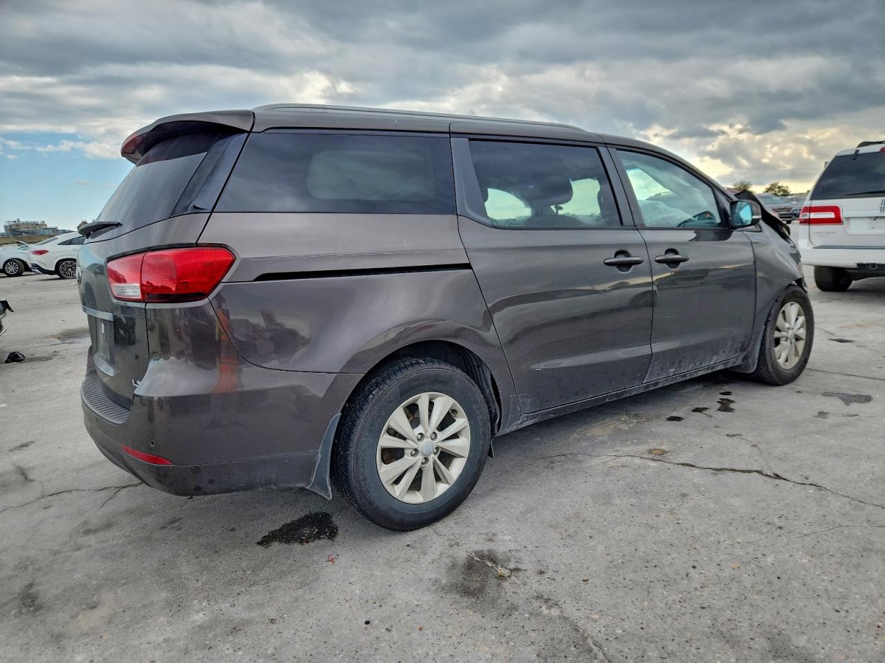 2016 KIA SEDONA LX photo 3