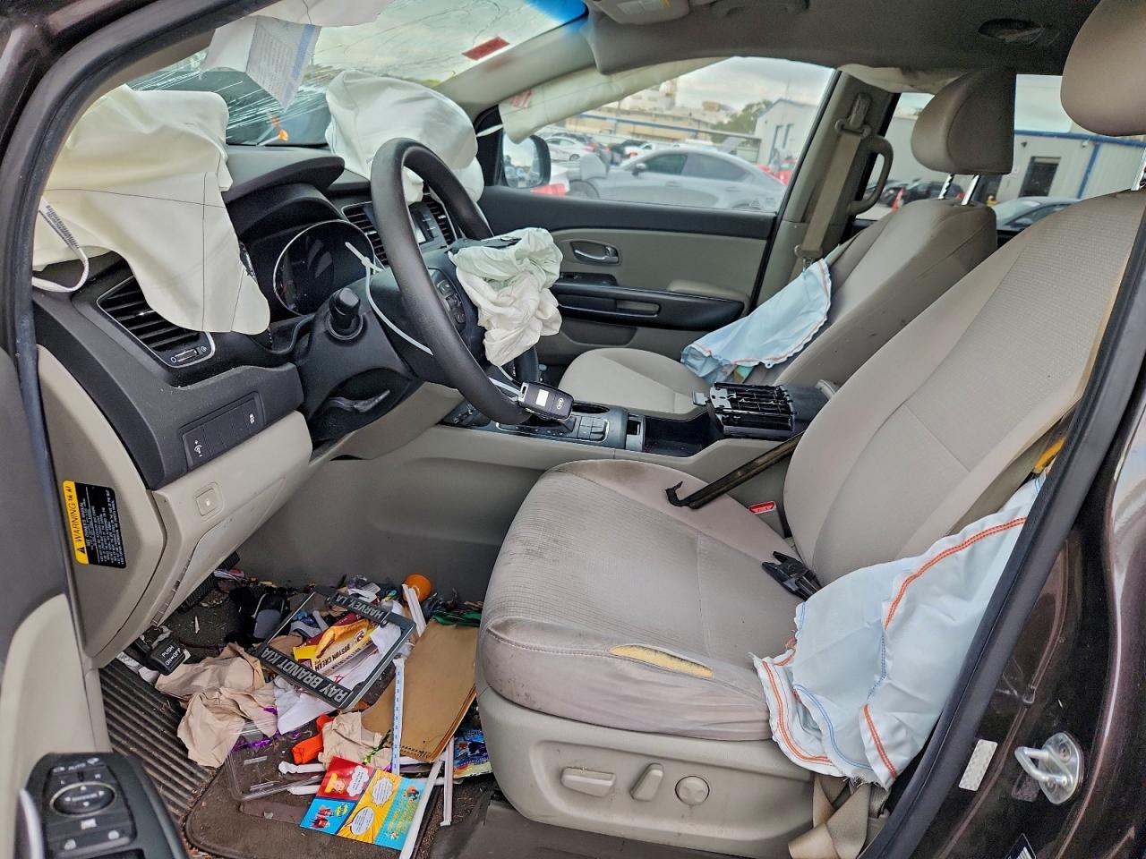 2016 KIA SEDONA LX photo 7