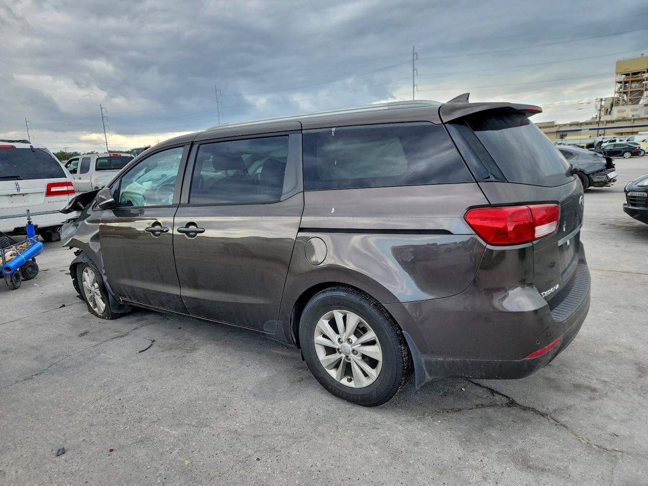 2016 KIA SEDONA LX photo 2