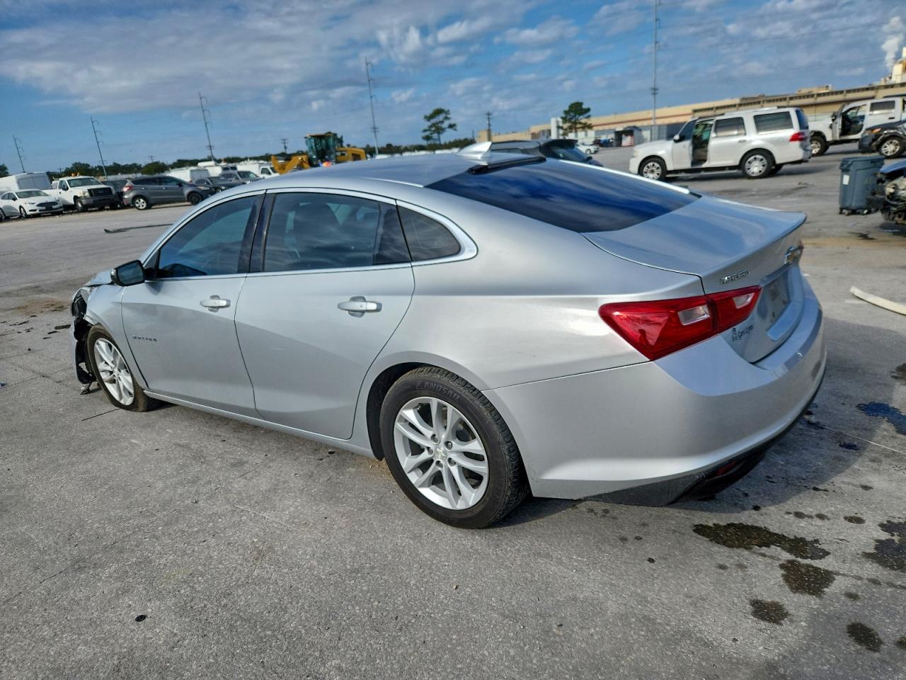 2018 CHEVROLET MALIBU LT photo 2