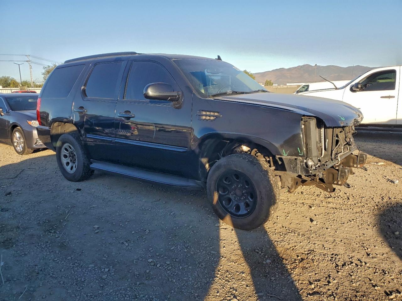 2012 CADILLAC ESCALADE LUXURY photo 4
