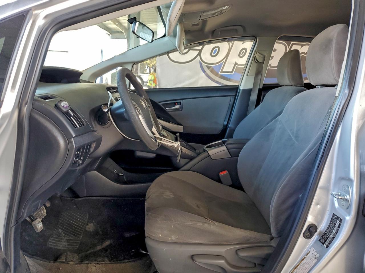 2015 TOYOTA PRIUS photo 7