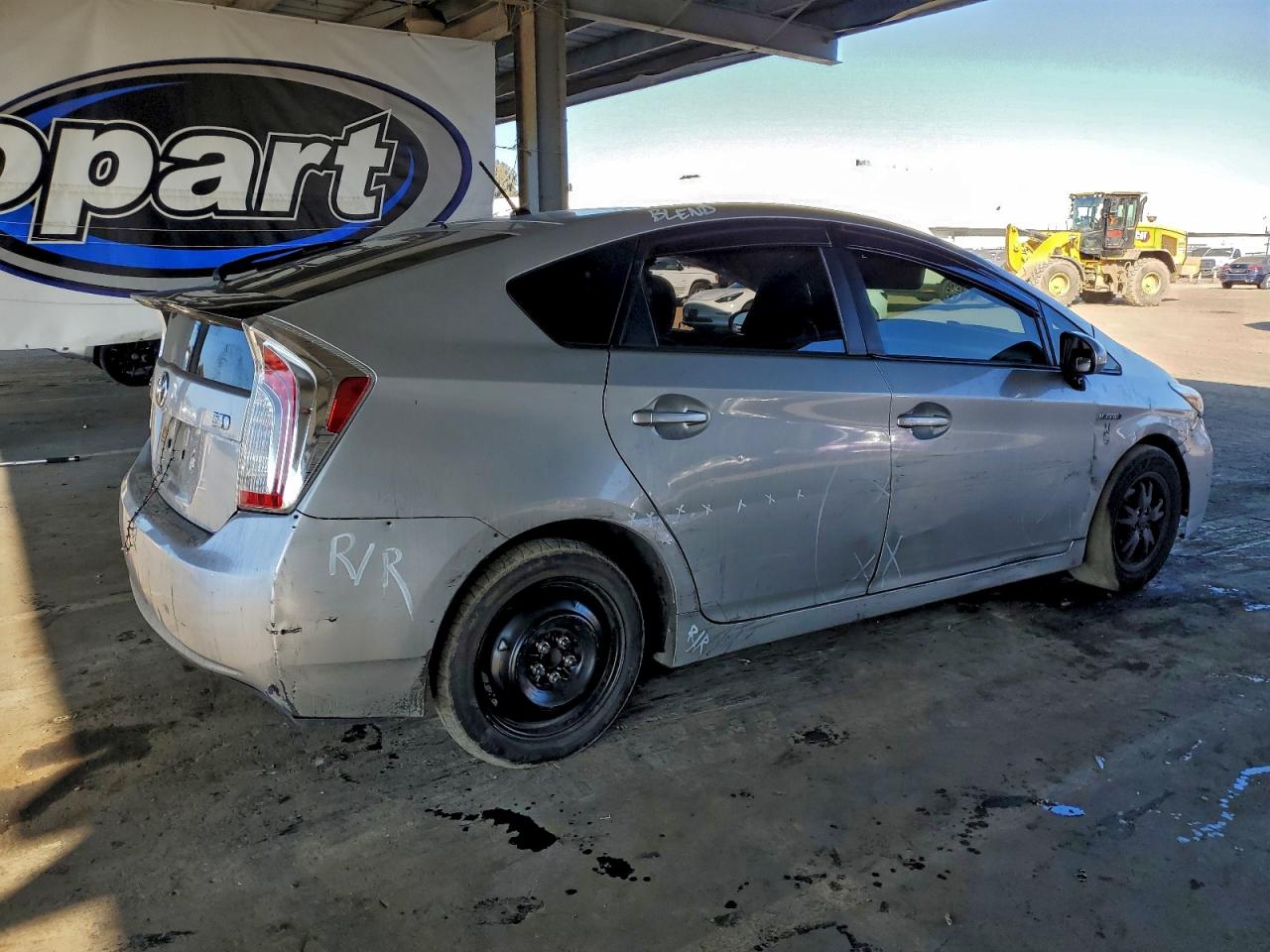2015 TOYOTA PRIUS photo 3