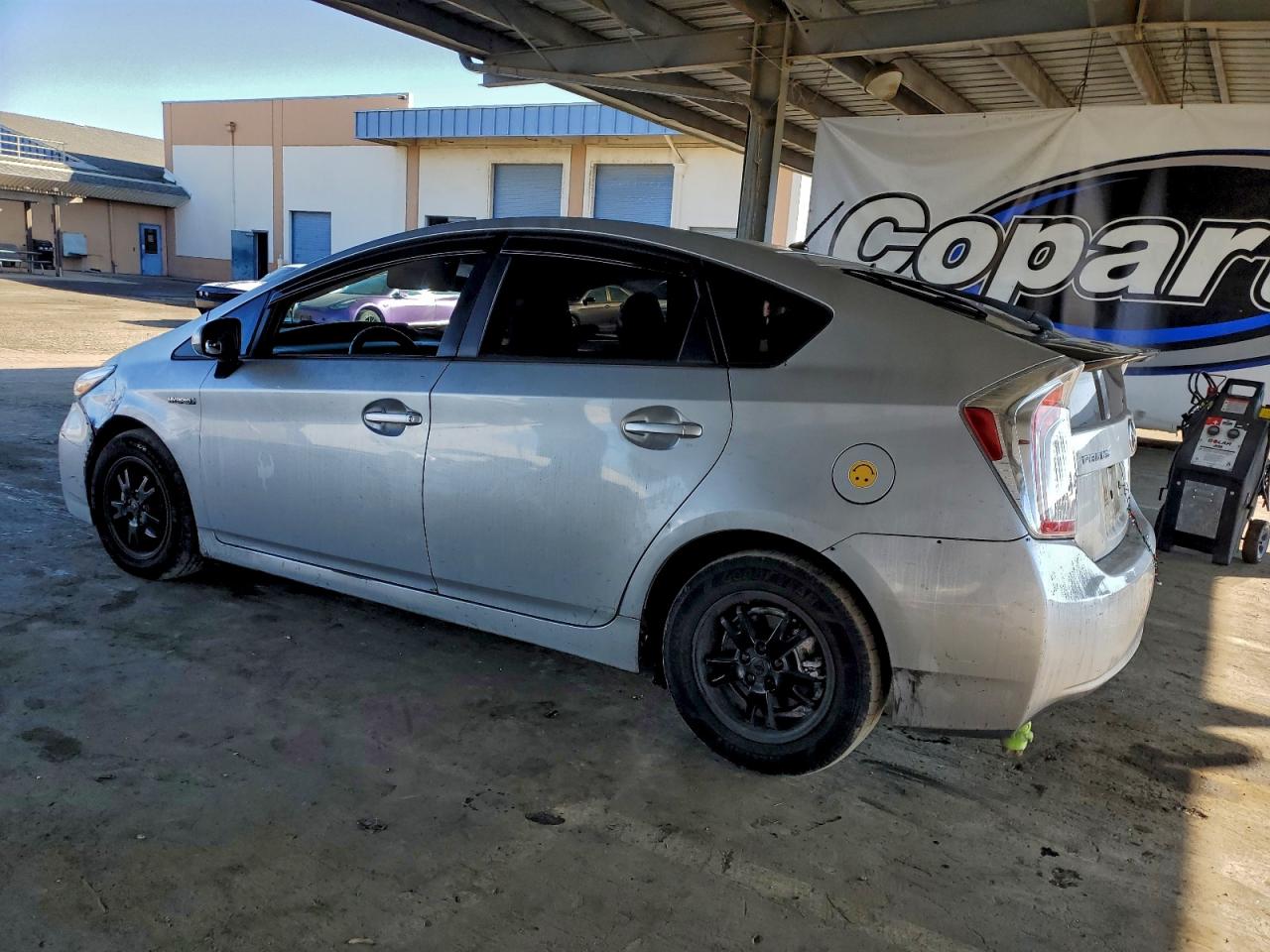 2015 TOYOTA PRIUS photo 2