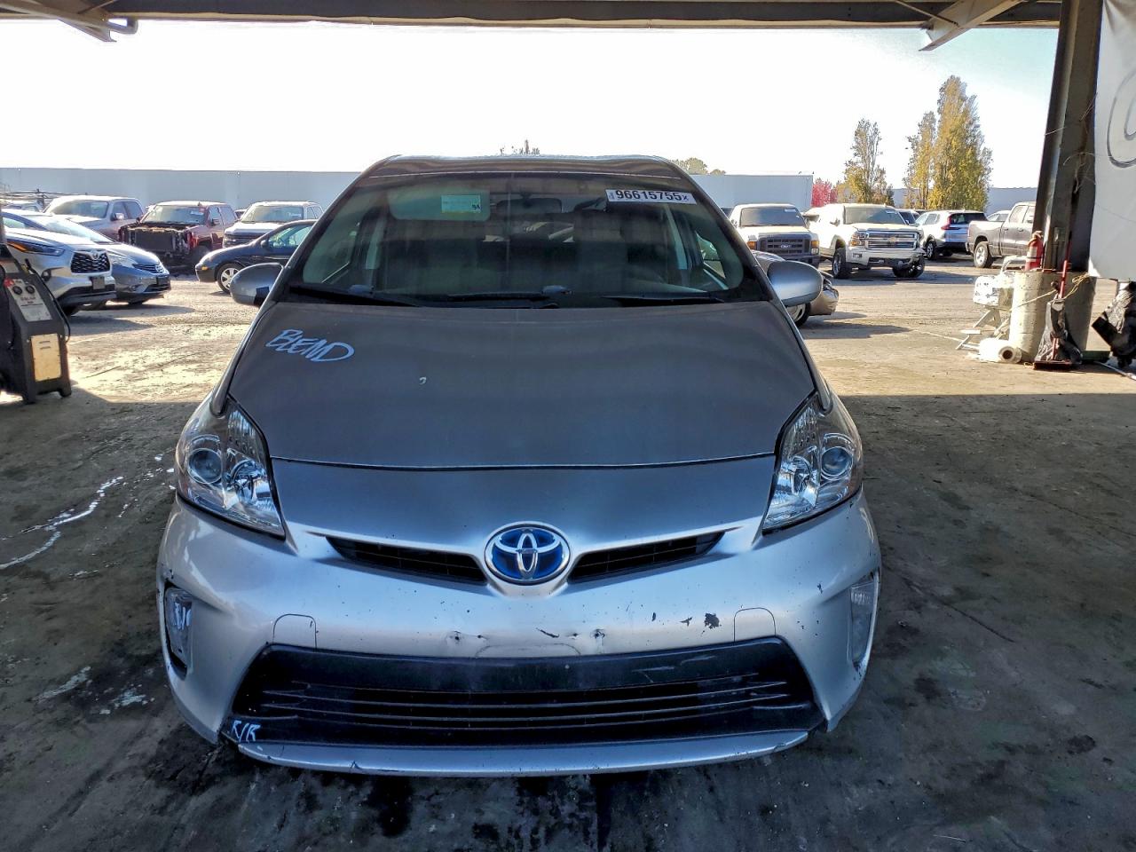 2015 TOYOTA PRIUS photo 5