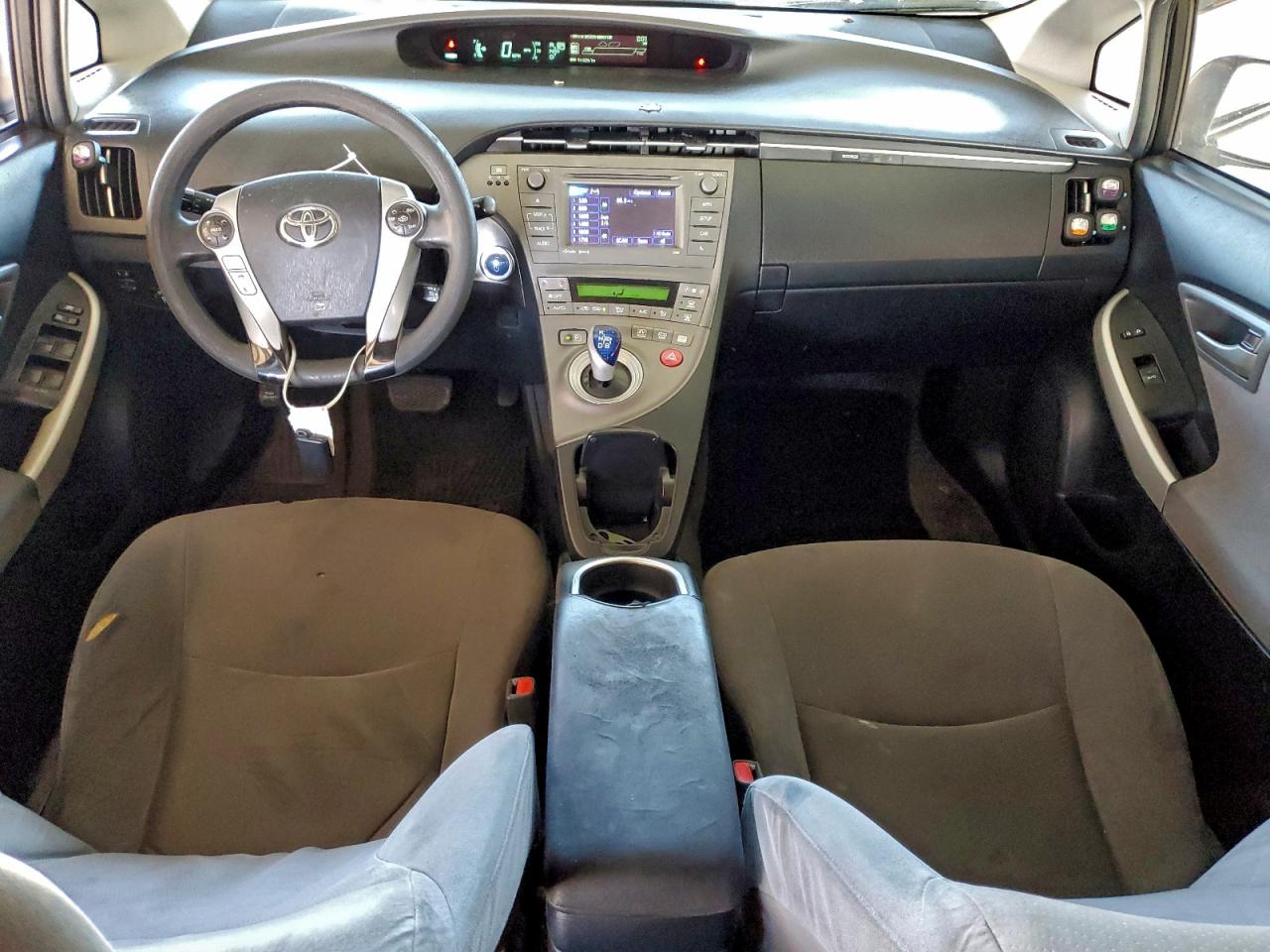 2015 TOYOTA PRIUS photo 8