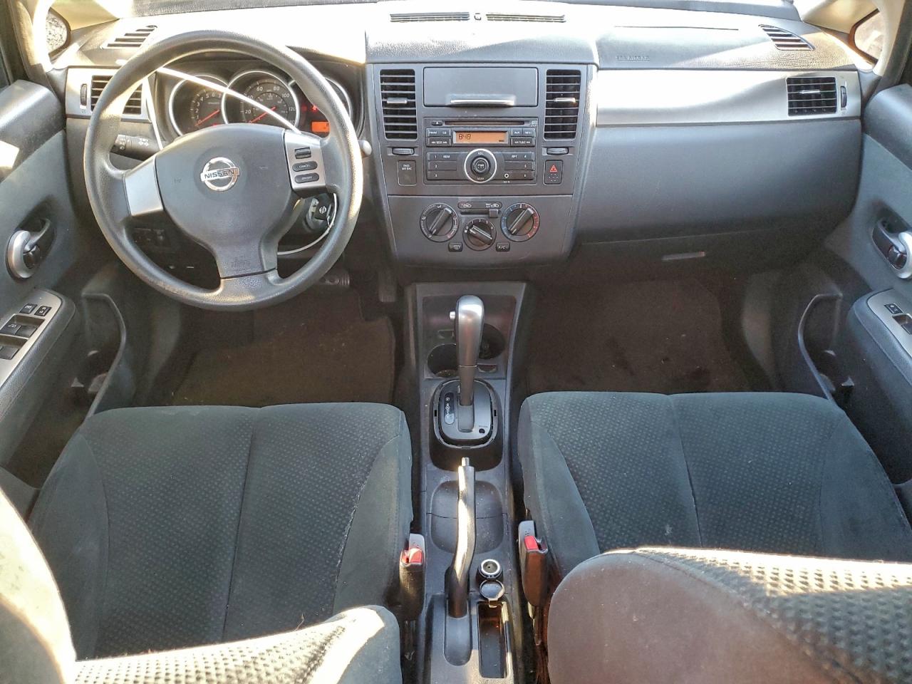 2011 NISSAN VERSA S photo 8
