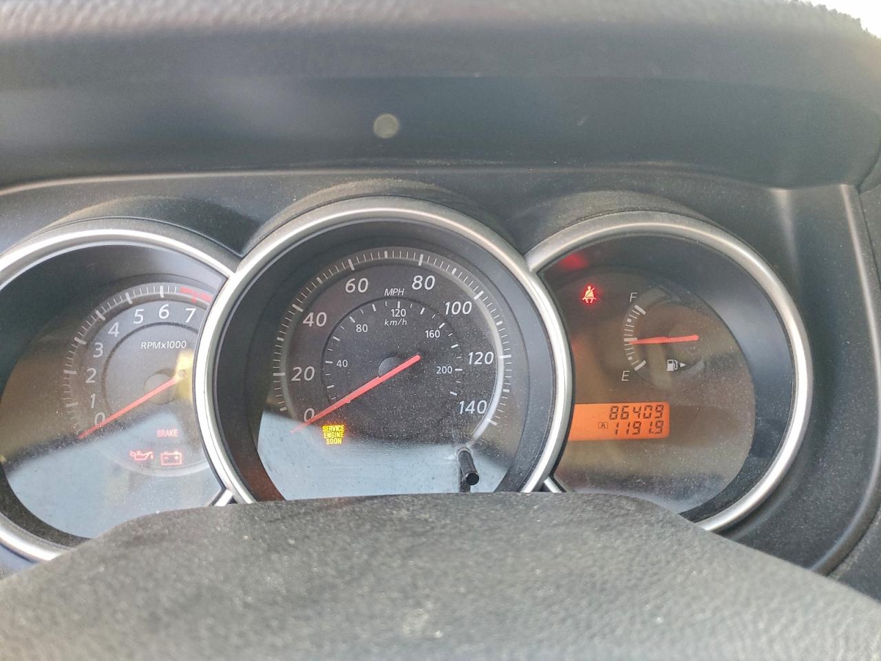2011 NISSAN VERSA S photo 9