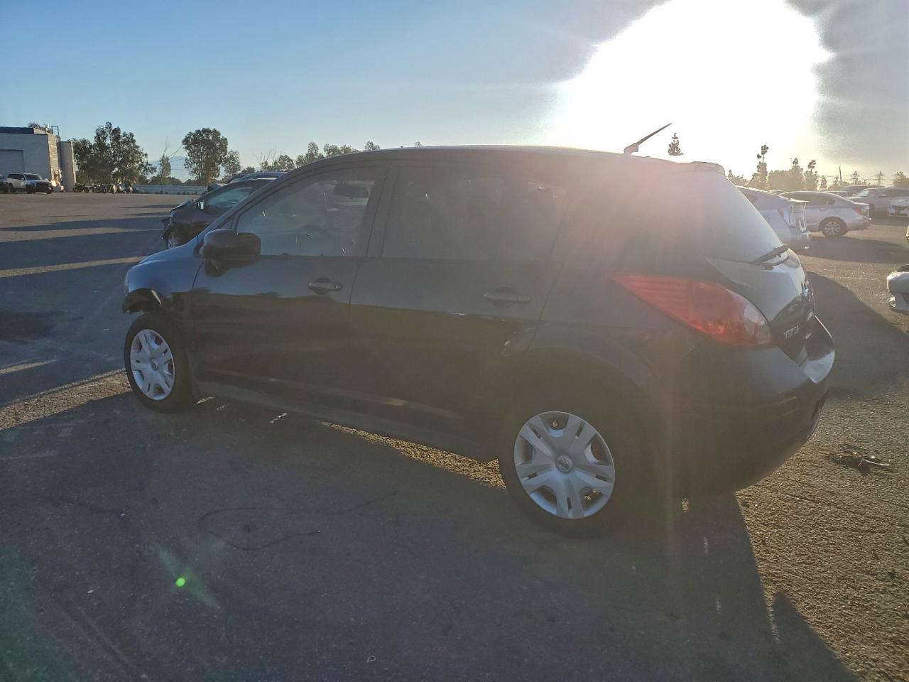 2011 NISSAN VERSA S photo 2